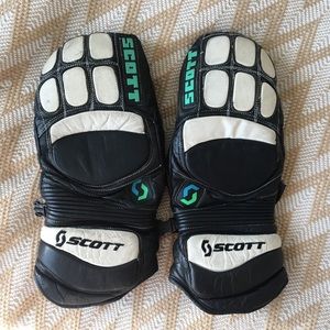 Leather ski gloves/mittens